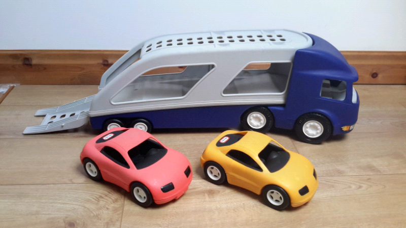 little tikes transporter with 2 cars